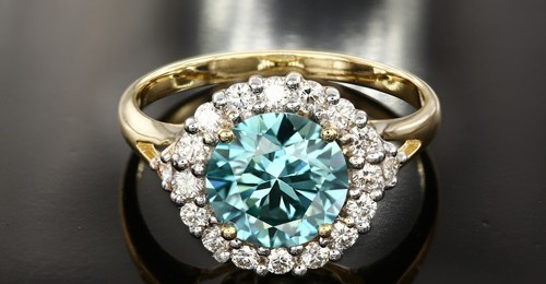 Anello in oro con diamante blu 2 carati