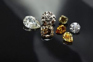 Diamanti di differenti colori