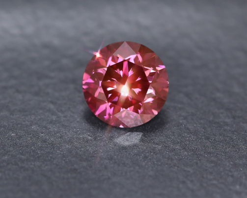 Il diamante rosa e la sua luce